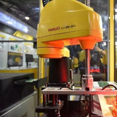 Robot SR-3iA de 4 Aixs Scara con el brazo robótico de la carga útil 3kg como máquina de la selección y del lugar para el equipo de manipulación de materiales