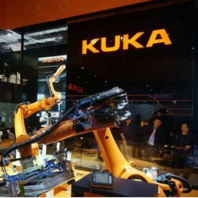 Manipulación del PA robótico del KR 470 del brazo con el manipulante de 5 AXIS como robot industrial