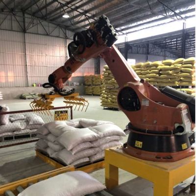 Manipulación del PA robótico del KR 470 del brazo con el manipulante de 5 AXIS como robot industrial