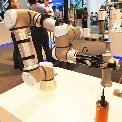 Mini Robot UR 3e del robot colaborativo con la carga útil 3KG como Cobot para las piezas del equipo de manipulación de materiales