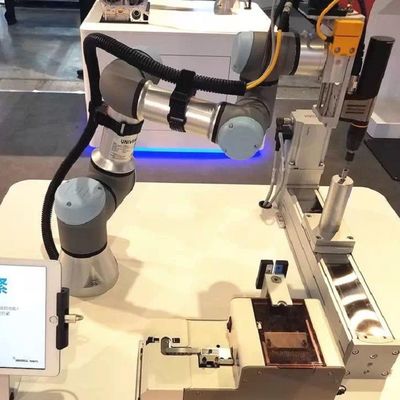 Robot universal UR 3e con 3KG el brazo del robot industrial de AXIS de la carga útil 6 como Cobot para la asamblea de motor