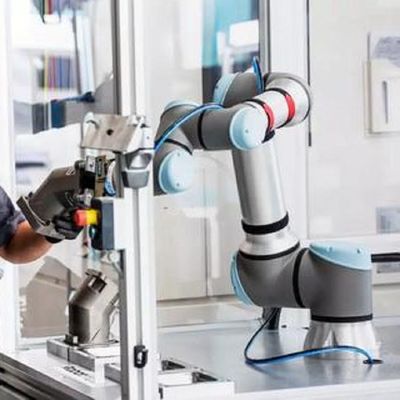 Robot colaborativo rápido y exacto UR 16e con el manipulante de la carga útil 16KG como robot de Cobot para el embalaje