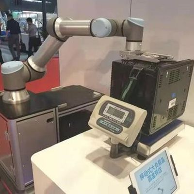 Robot colaborativo rápido y exacto UR 16e con el manipulante de la carga útil 16KG como robot de Cobot para el embalaje