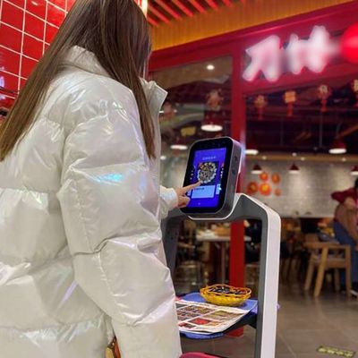 Robot del servicio de la inteligencia artificial de With AI del camarero del robot de la entrega de la comida