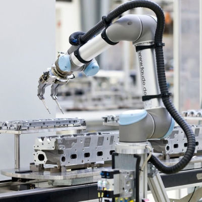Selección robótica universal industrial del equipo de la industria de la maquinaria del agarrador de AXIS del brazo 6 del robot UR5 y máquina del lugar