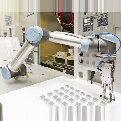 Maquinaria de AXIS UR5e del brazo 6 del universal del robot industrial y equipo robóticos de la industria con la selección del agarrador y la máquina del lugar