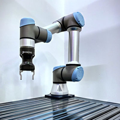 Maquinaria de AXIS UR5e del brazo 6 del universal del robot industrial y equipo robóticos de la industria con la selección del agarrador y la máquina del lugar