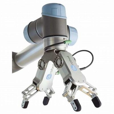 Robótico colaborativo combinado con el agarre de brazo robótico RG2 para manejar el CNC como agarre robótico