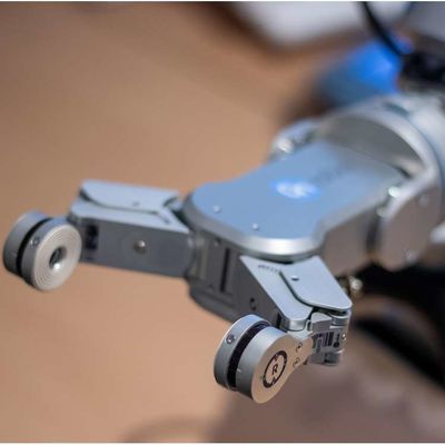 El robot inteligente de agarre RG2-FT con brazo robótico colaborativo para la automatización de robots industriales