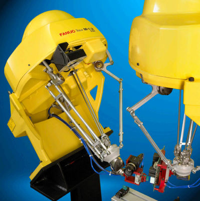 Robot de montaje del robot industrial M-1iA con el agarrador del robot para la pequeña asamblea de motor