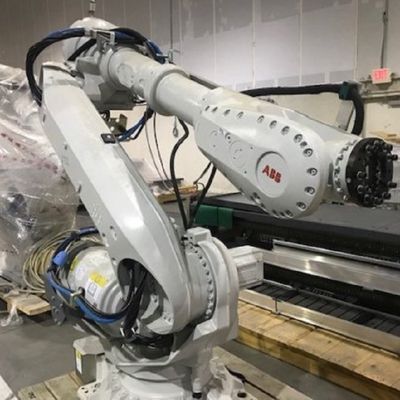 Robot de montaje robótico industrial de la cargadora del brazo IRB6700-200/2.6 para la asamblea de motor