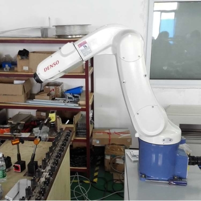 Brazo robótico universal de 6 ejes VS-068/087 con agarre robótico CNGBS para manejar como robot industrial