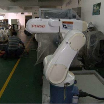 Brazo robótico universal de 6 ejes VS-068/087 con agarre robótico CNGBS para manejar como robot industrial