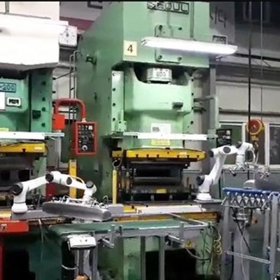 La serie traviesa E5 Cobot de HAN como trabajo de la máquina de la selección y del lugar con la carga útil 5kg del robot del AGV con 6 AXIS